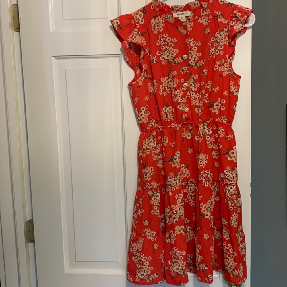 Size medium dress perfect for Spring.